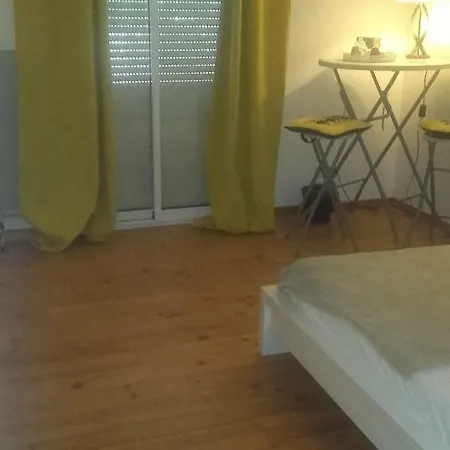Проживание в семье Bennes' House *